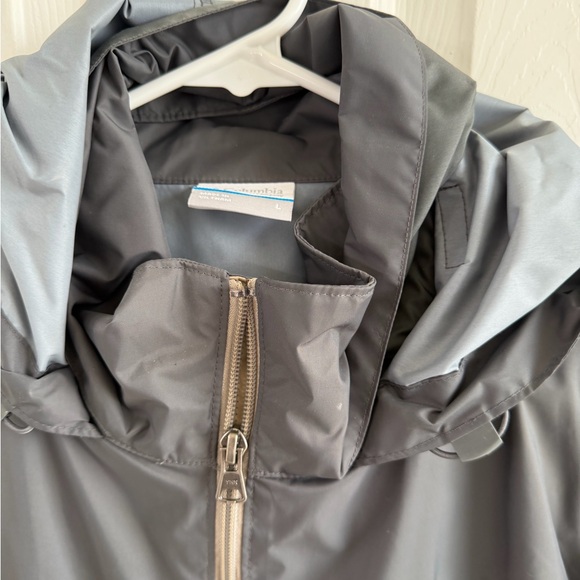 Columbia Men's Tan and Gray windbreaker jacket - Picture 2 of 4